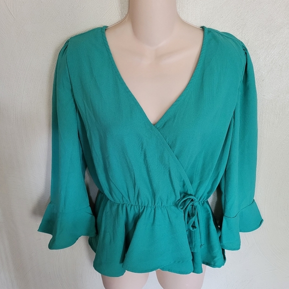 Francesca's Miami Green Peplum Wrap Across Bell Sleeve Blouse Size Women Medium - Picture 3 of 9